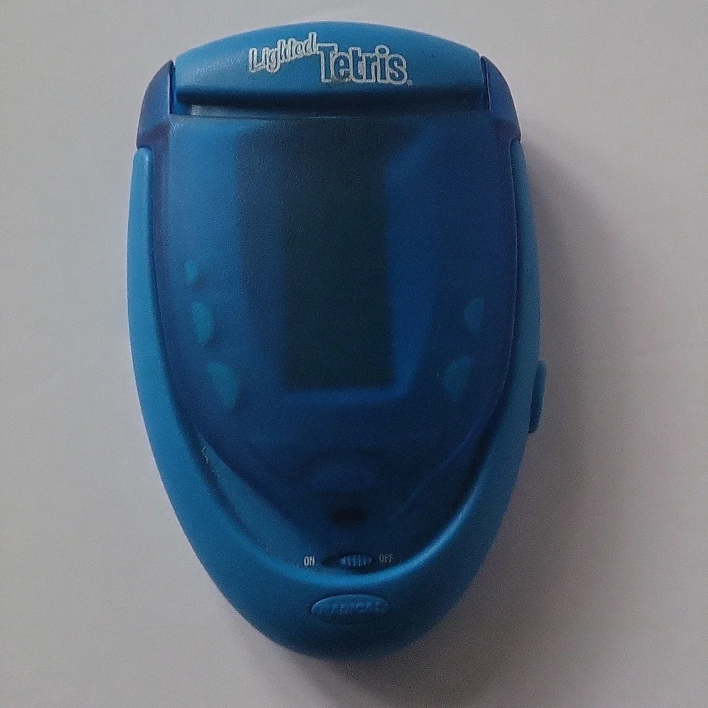 Tetris Lighted Electronic Handheld Travel Game Radica Fliptop Blue 2004 RADICA